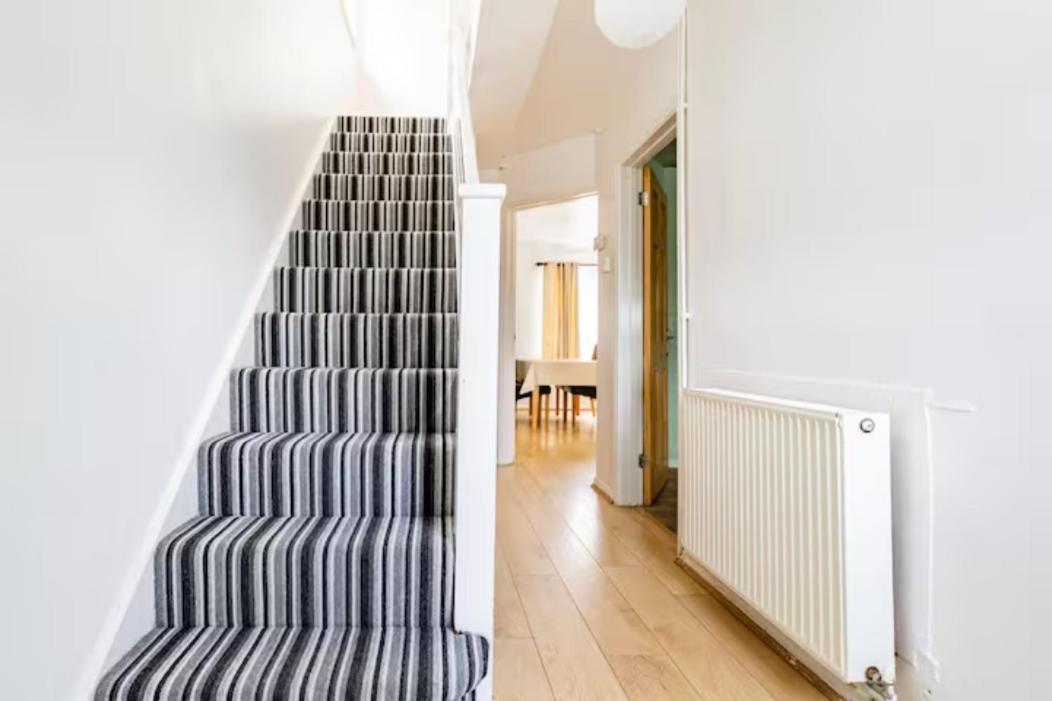 Beaconsfield Serenity: 4-Bedroom Near Luton Airport Luton (Bedfordshire) Exterior photo