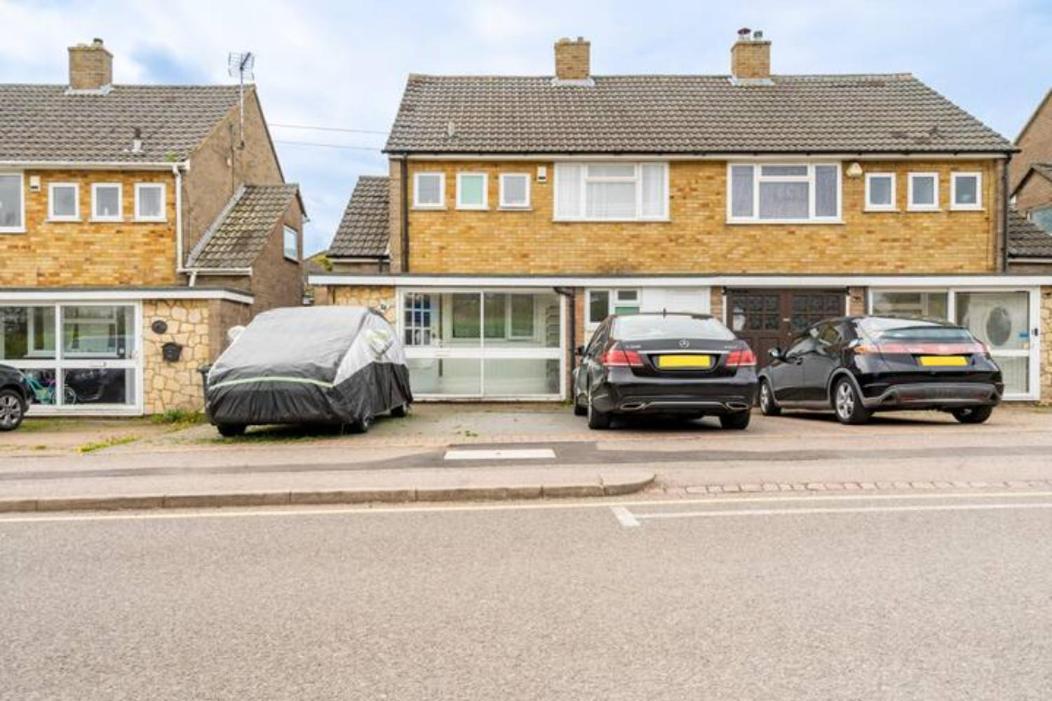 Beaconsfield Serenity: 4-Bedroom Near Luton Airport Luton (Bedfordshire) Exterior photo