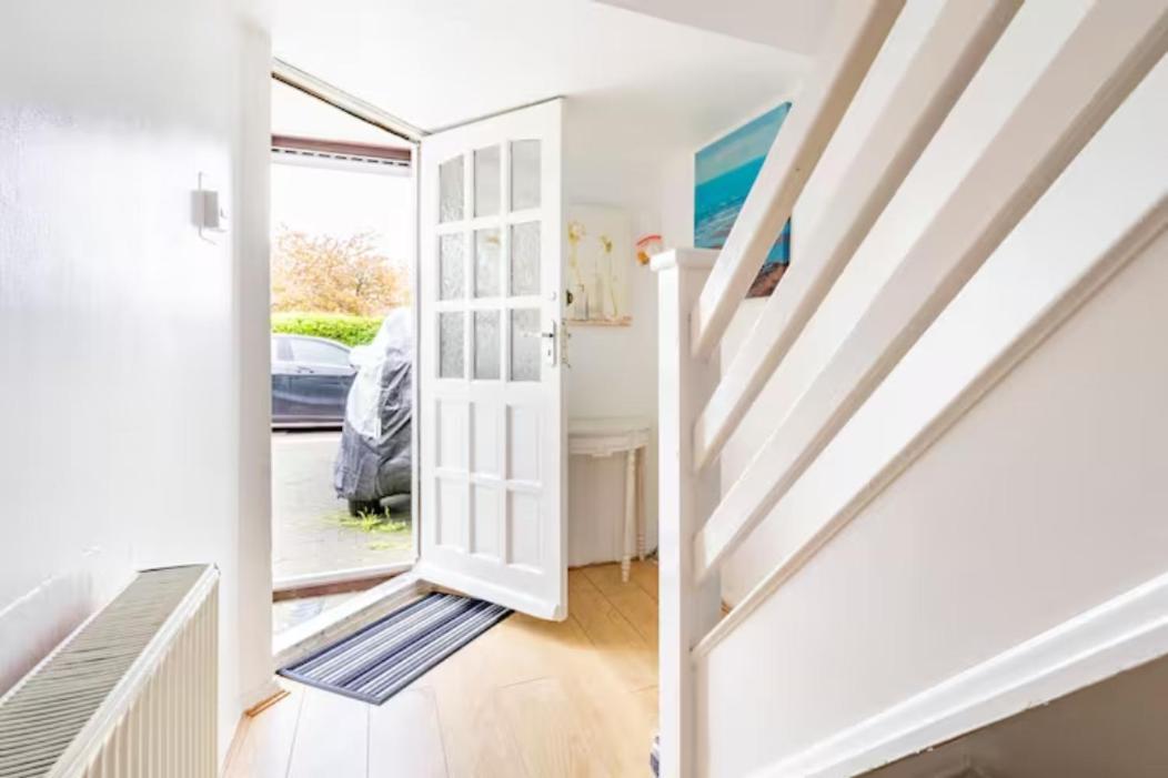 Beaconsfield Serenity: 4-Bedroom Near Luton Airport Luton (Bedfordshire) Exterior photo