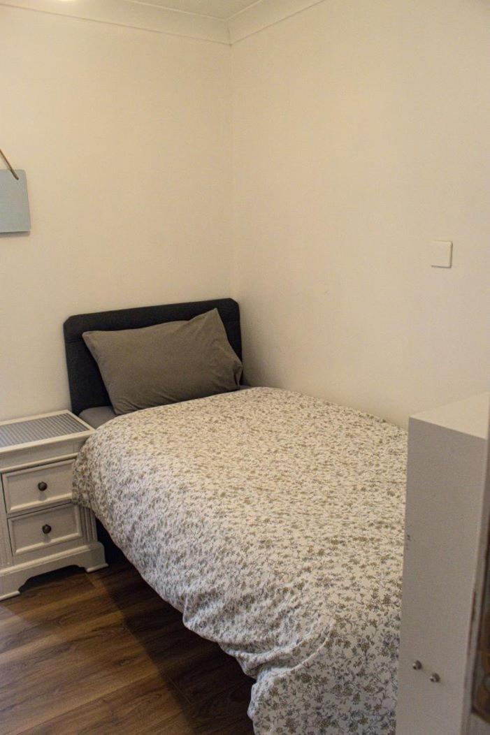 Beaconsfield Serenity: 4-Bedroom Near Luton Airport Luton (Bedfordshire) Room photo