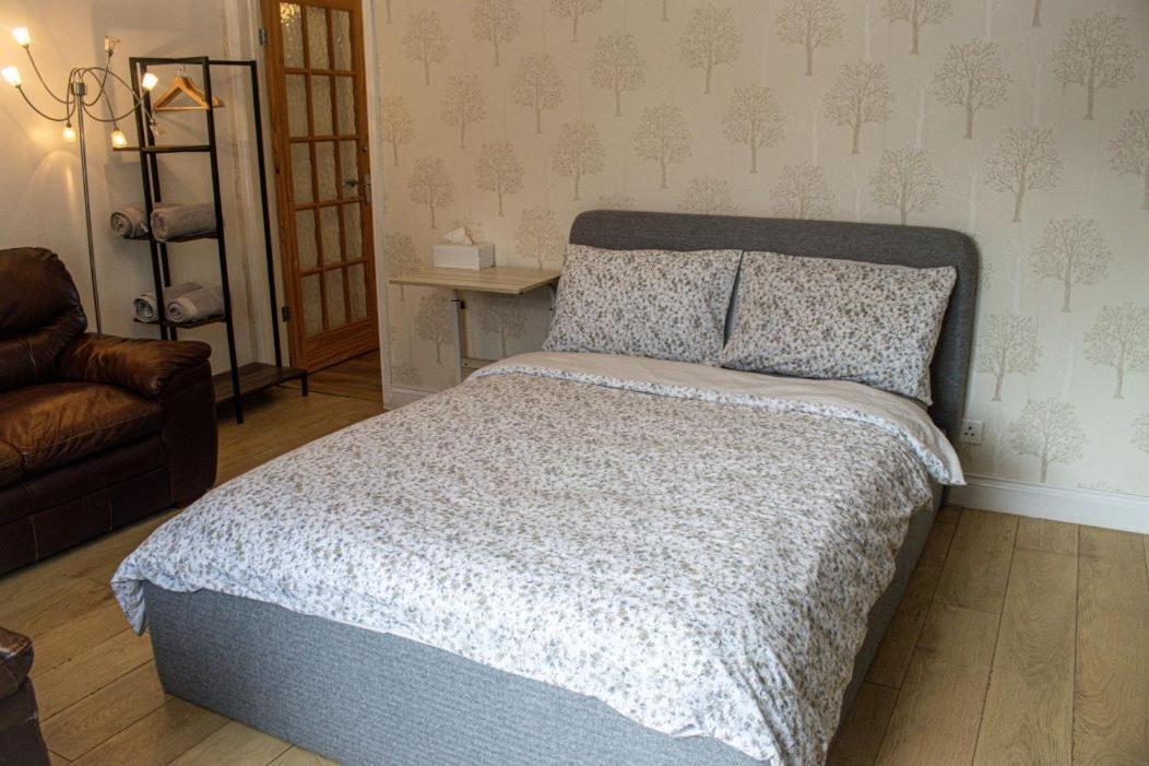 Beaconsfield Serenity: 4-Bedroom Near Luton Airport Luton (Bedfordshire) Exterior photo