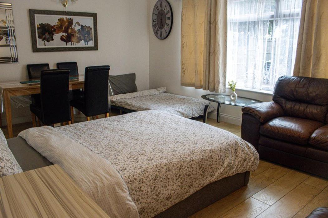 Beaconsfield Serenity: 4-Bedroom Near Luton Airport Luton (Bedfordshire) Room photo