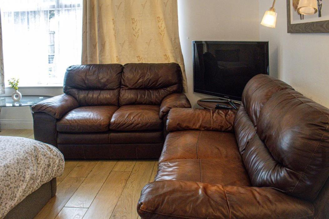 Beaconsfield Serenity: 4-Bedroom Near Luton Airport Luton (Bedfordshire) Exterior photo